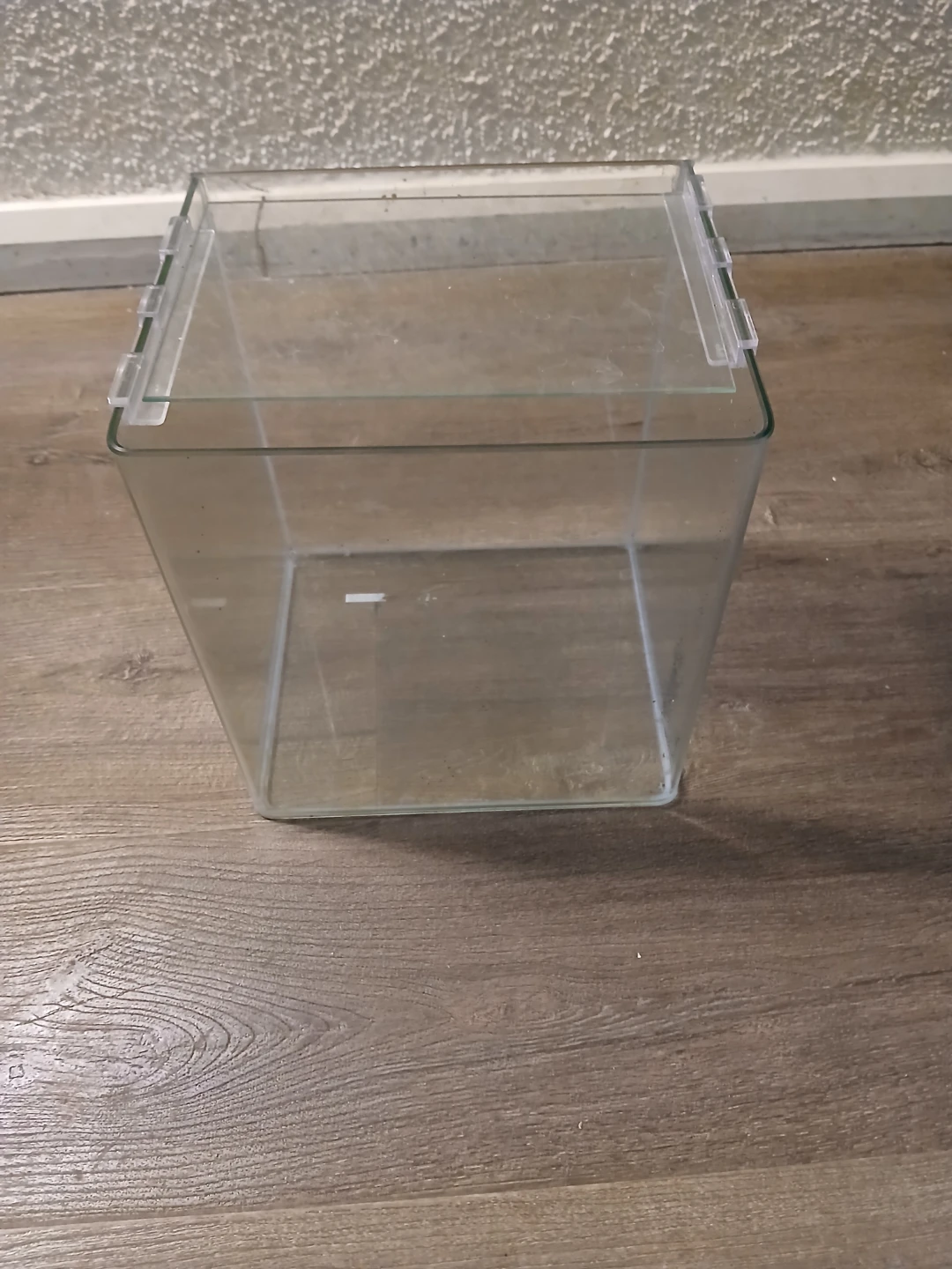Glass aquarium 2.7 Gallon Tank