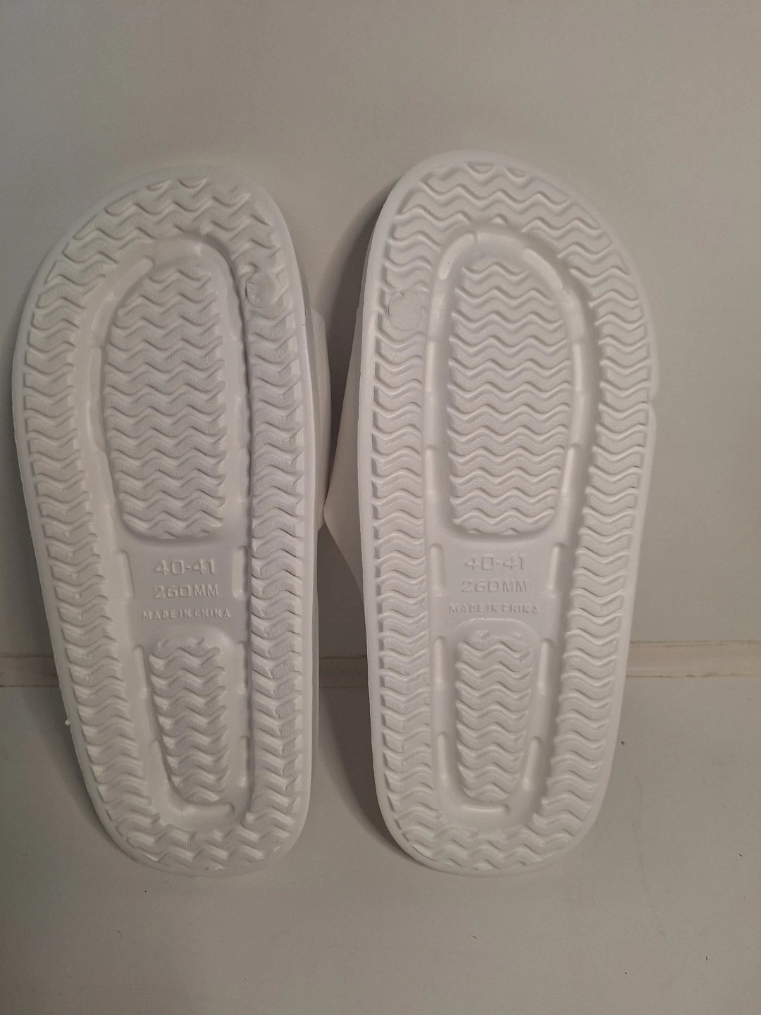 Hello Kitty White Slide Sandals - photo 3