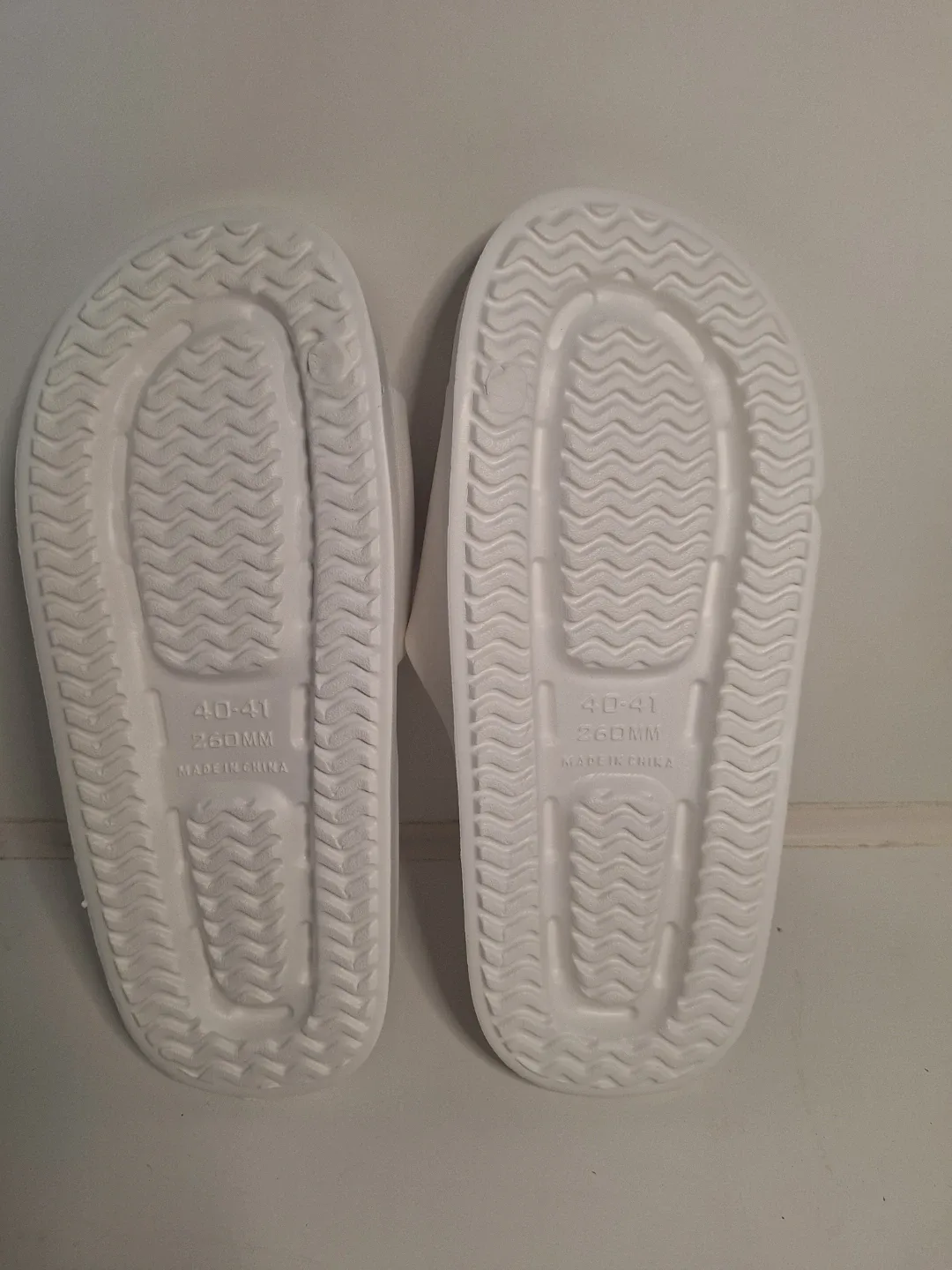 Hello Kitty White Slide Sandals - photo 3