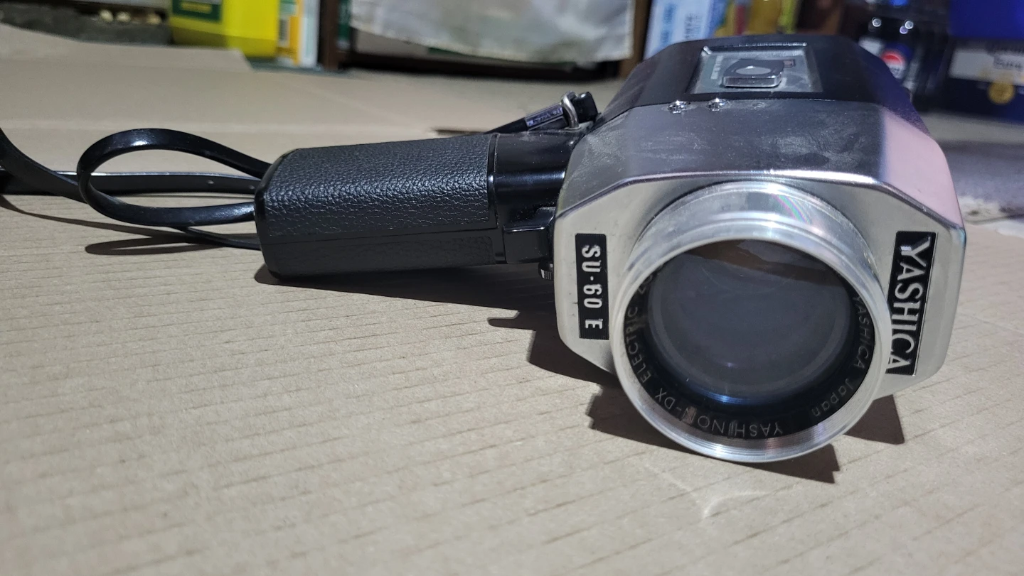Yashica Super 60 E-Zoom 8mm Film Camera - photo 4