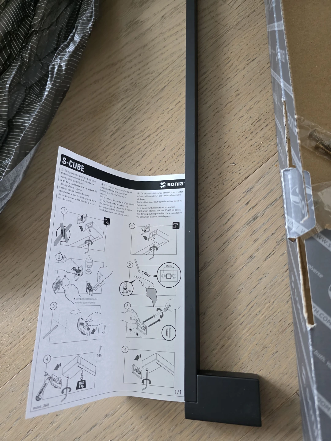 Sonia S-Cube Black Towel Rail - photo 2