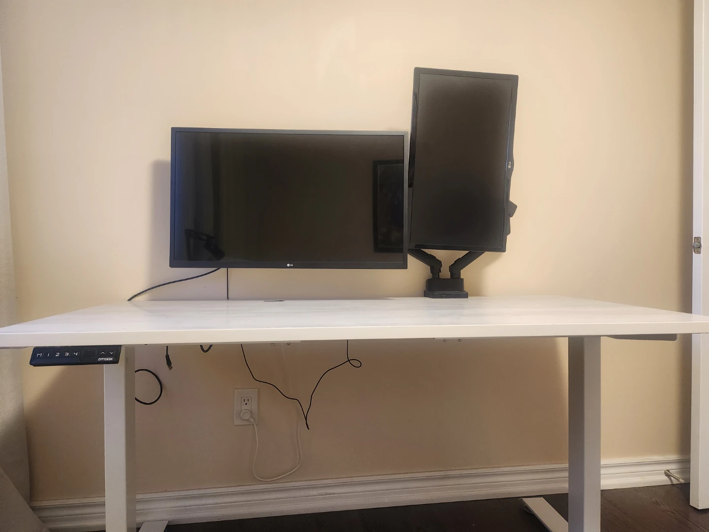 Dual monitor  set LG32"+LG24"with vivo monitor  arm