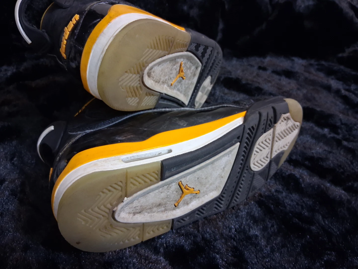 Jordan Black and Yellow Sneakers - photo 5