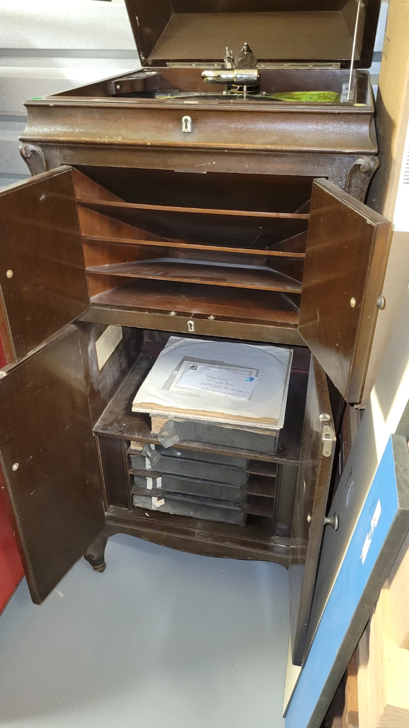 Vintage Victrola Record Player Cabinet - photo 2