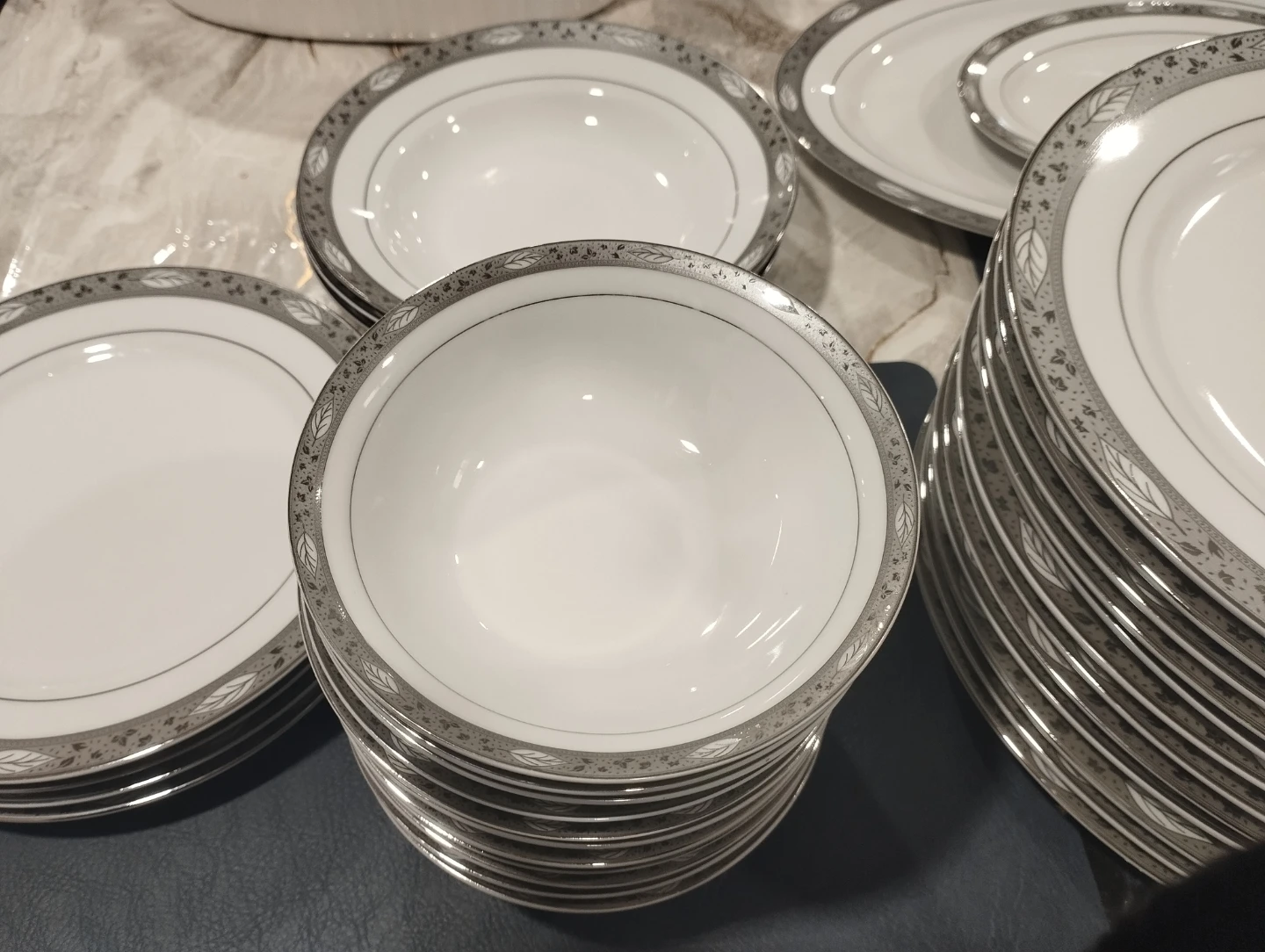 Elegant 12 person dinnerware set - photo 5