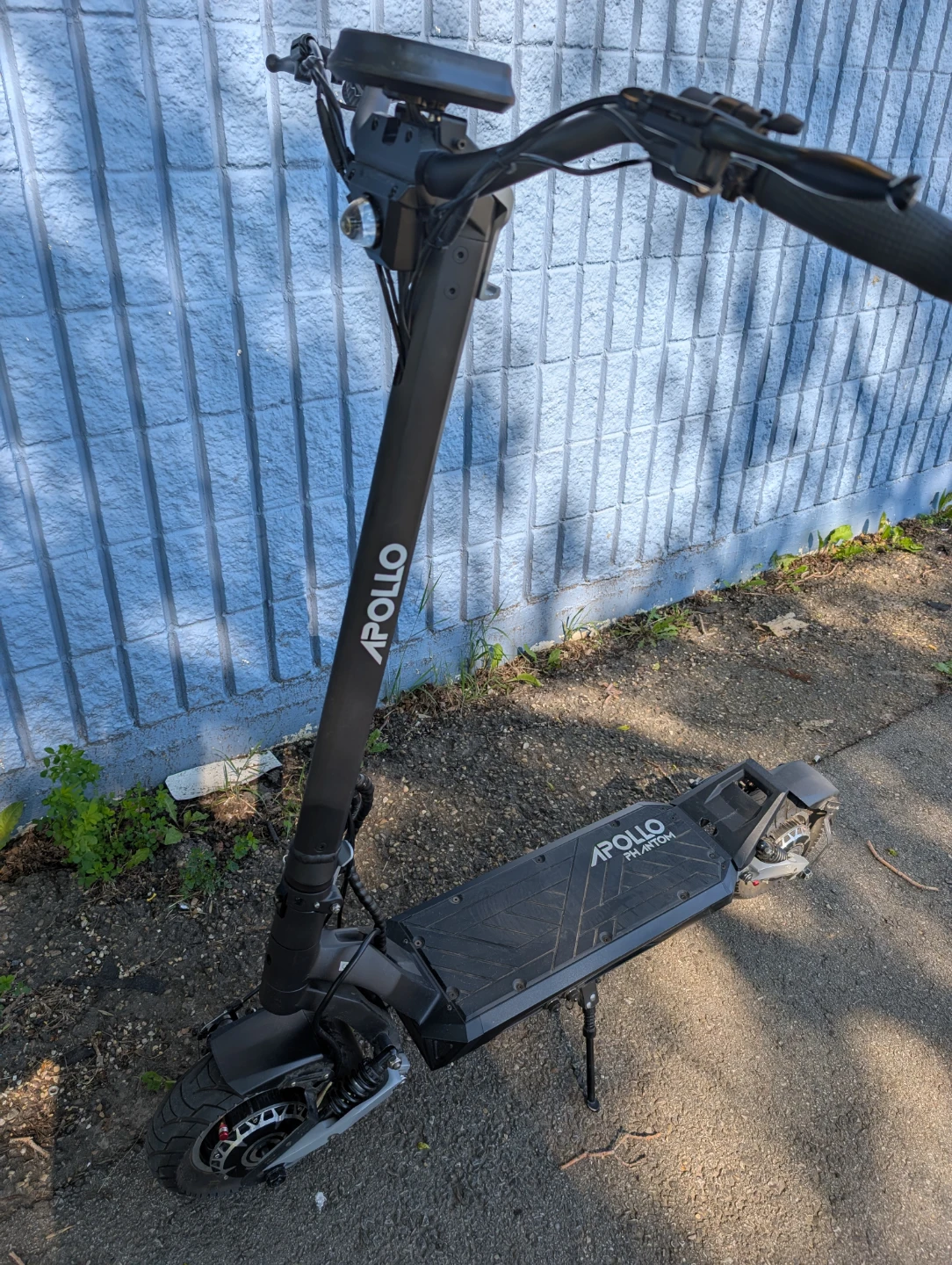 Apollo Phantom V4 Electric Scooter
