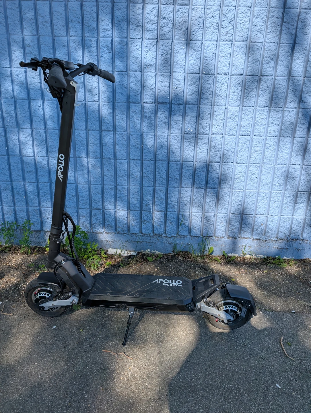 Apollo Phantom V4 Electric Scooter - photo 2