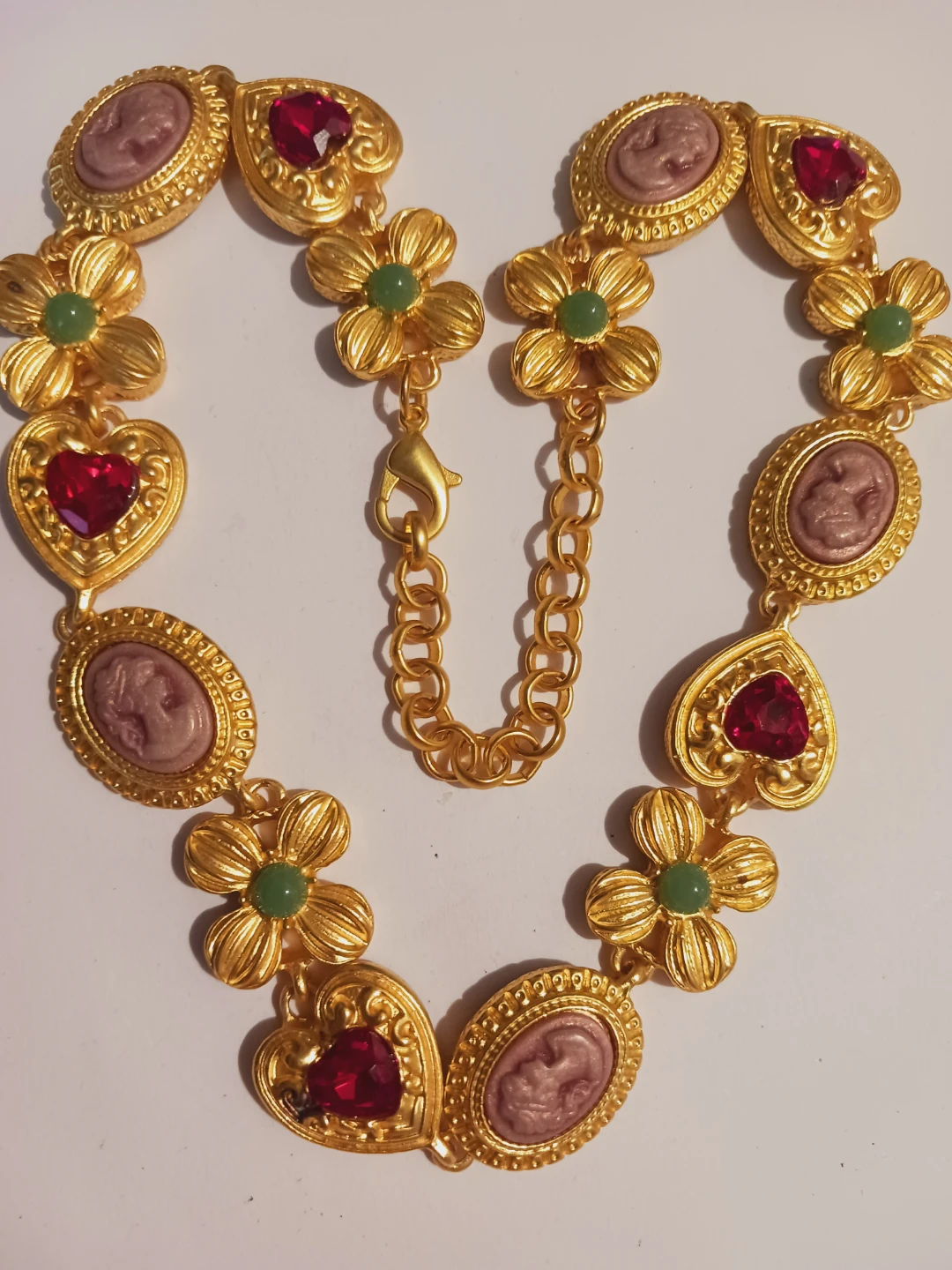 New !! Gold Tone Necklace with Cameos and Gems - photo 2