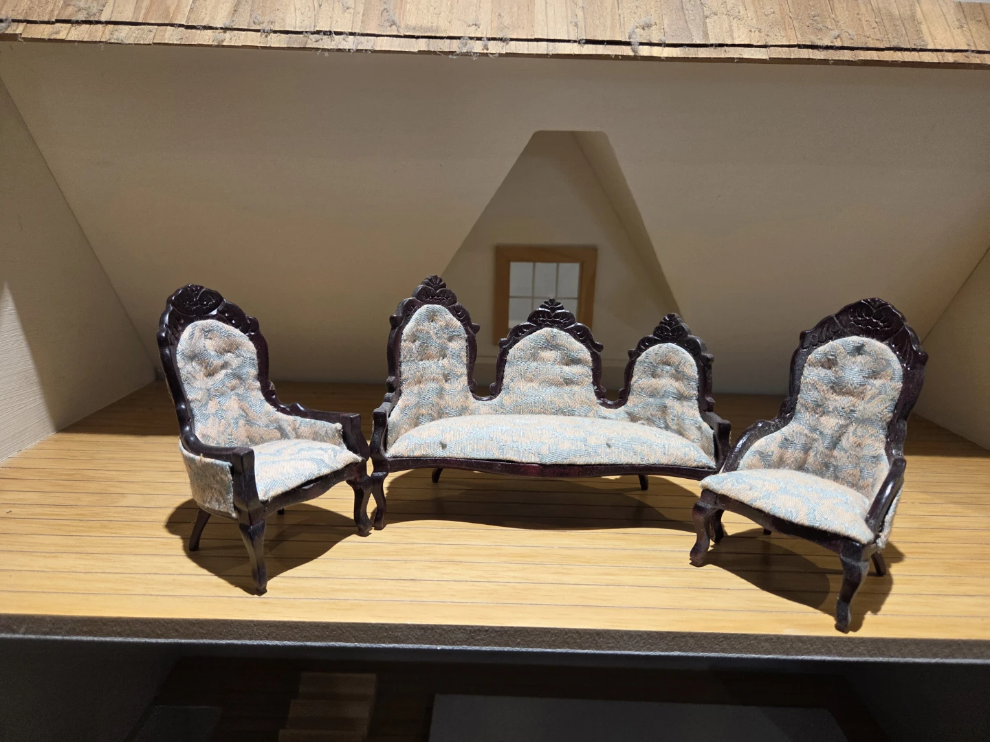 Dollhouse Victorian Sofa and Chairs Set