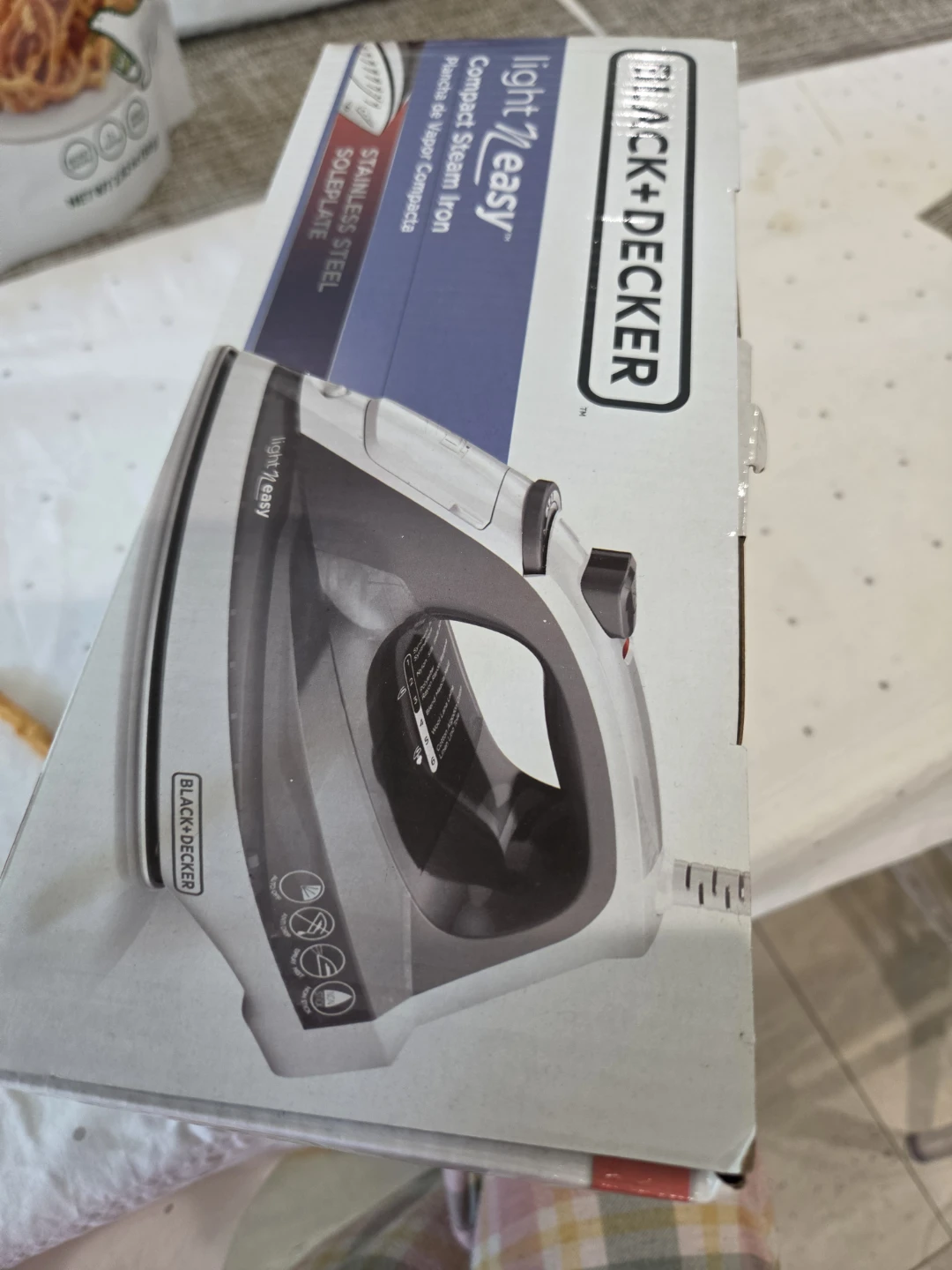 BLACK+DECKER Light N' Easy Compact Steam Iron