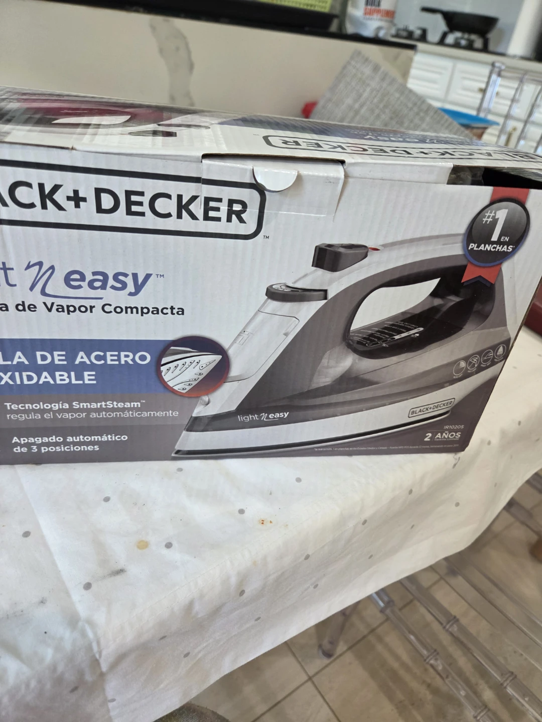 BLACK+DECKER Light N' Easy Compact Steam Iron - photo 3