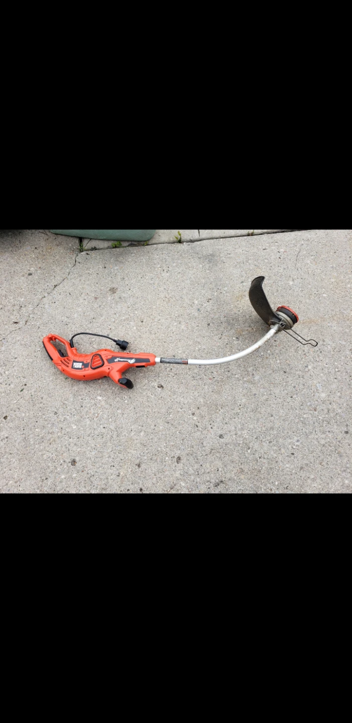 Black & Decker Electric Hedge Trimmer and Weed Trimmers - photo 2