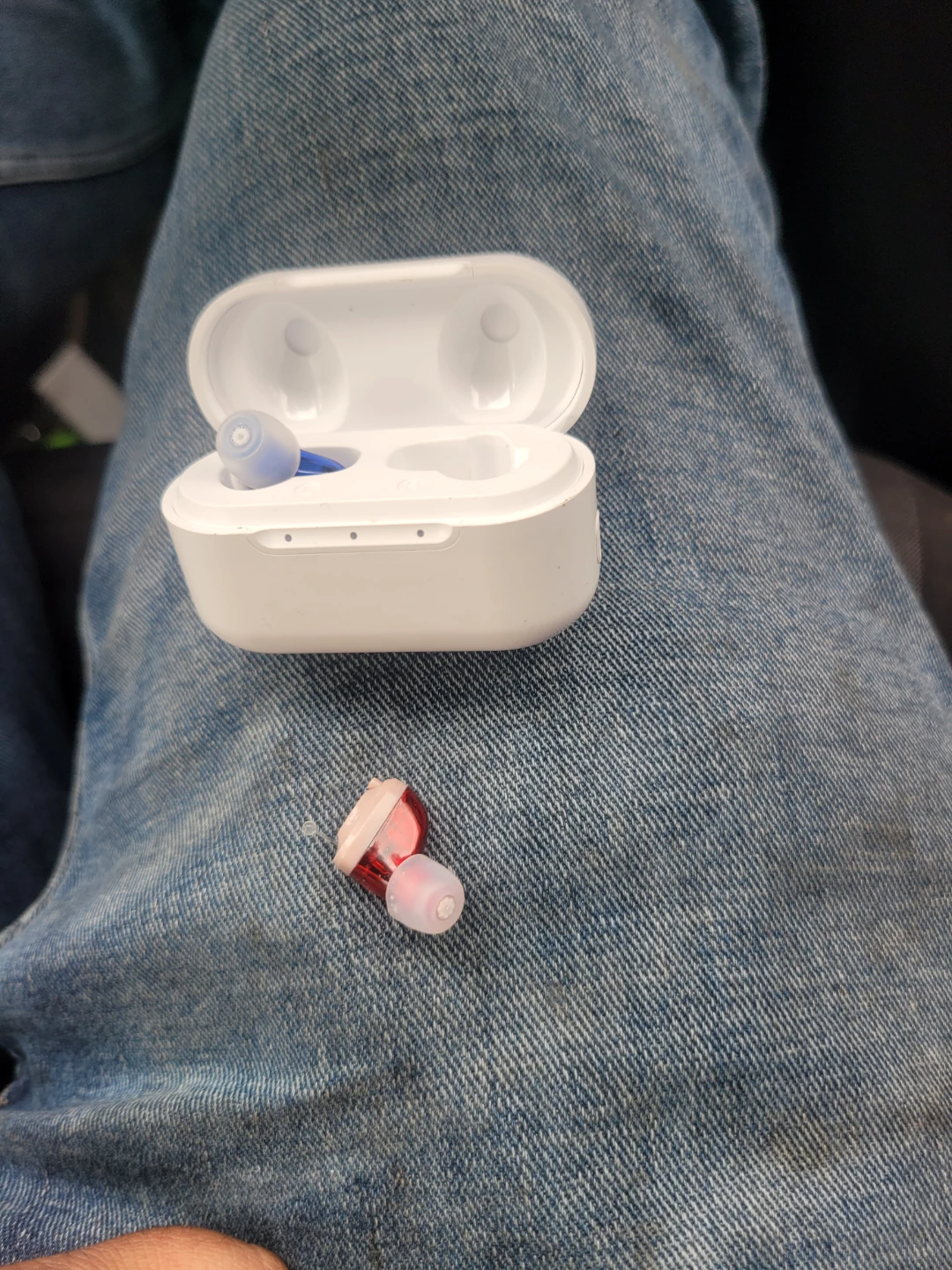 Oricle Hearing Aid with Charging Case - photo 2