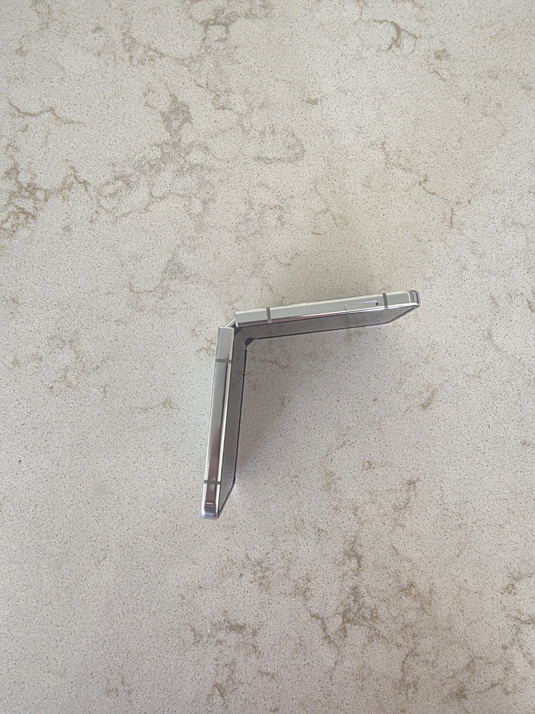 Samsung Galaxy Z Flip 5 Cell Phone - photo 3