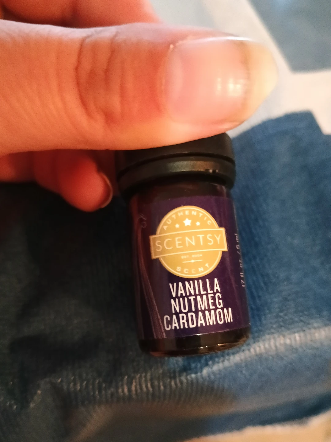 Scentsy Essential Oil Bundle – 5 Small Bottles + 1 Brand New - photo 5