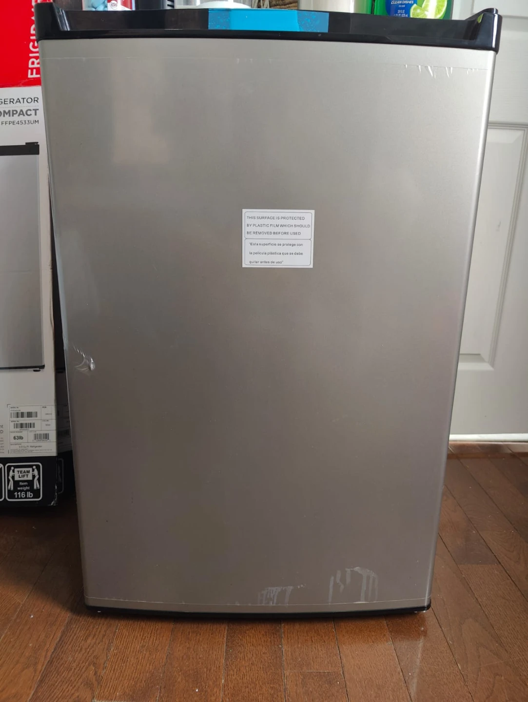 Frigidaire Compact Refrigerator FFPE4533UM - photo 2