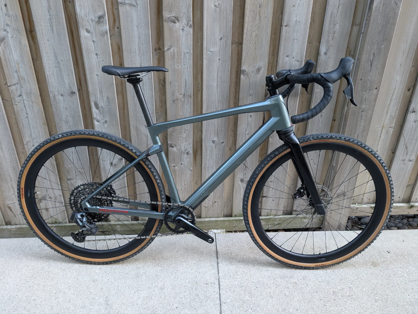 BMC URS LT TWO carbon gravel bike