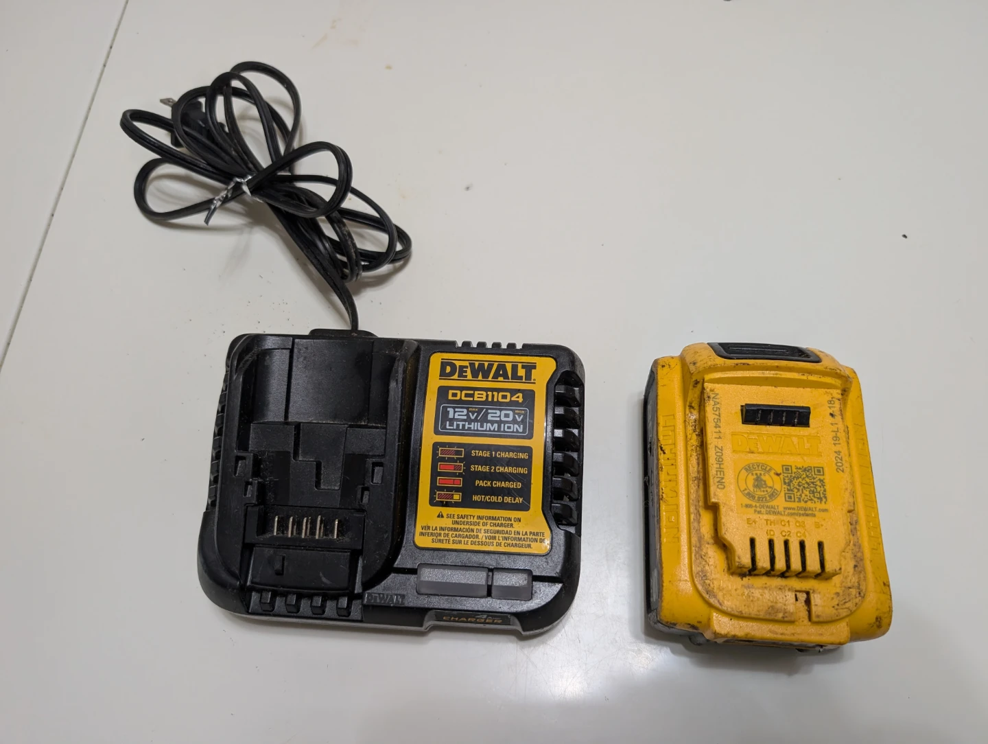 DEWALT DCB1104 12V/20V Lithium Ion Battery Charger - photo 2