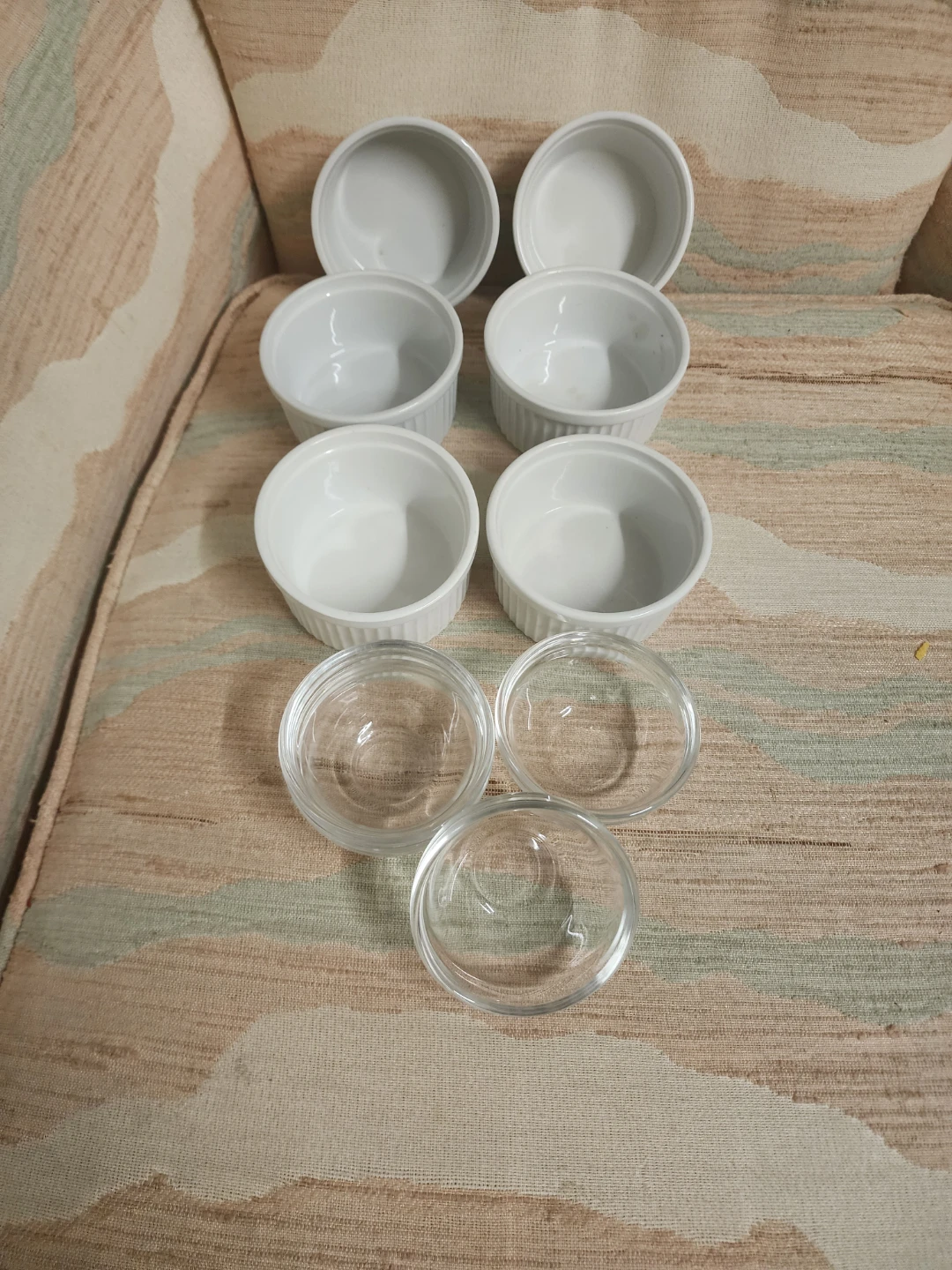 Set of 6 White Ceramic Ramekins & 4 Glass Lids - photo 2
