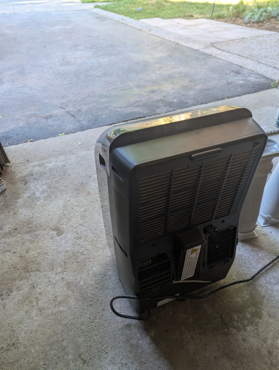 Hisense Portable Air Conditioner with Exhaust Hoses - photo 3