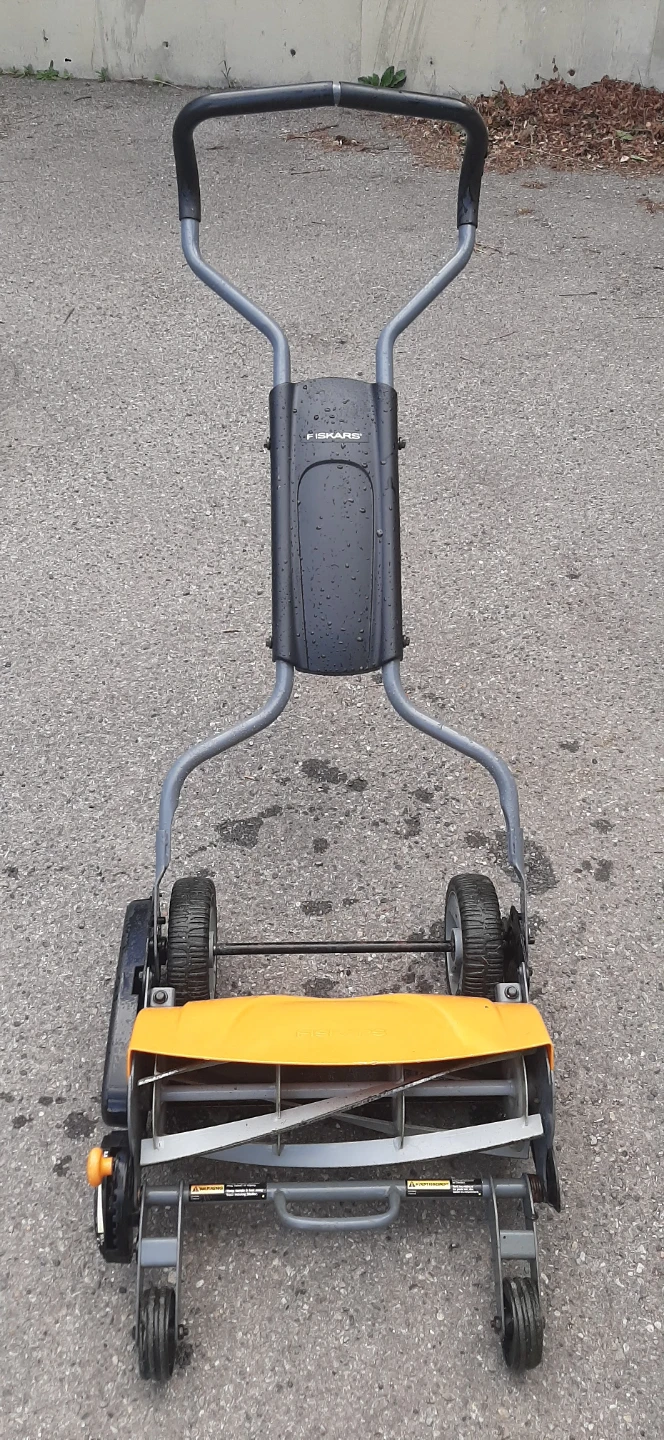 Fiskars Premium Reel Mower - photo 2