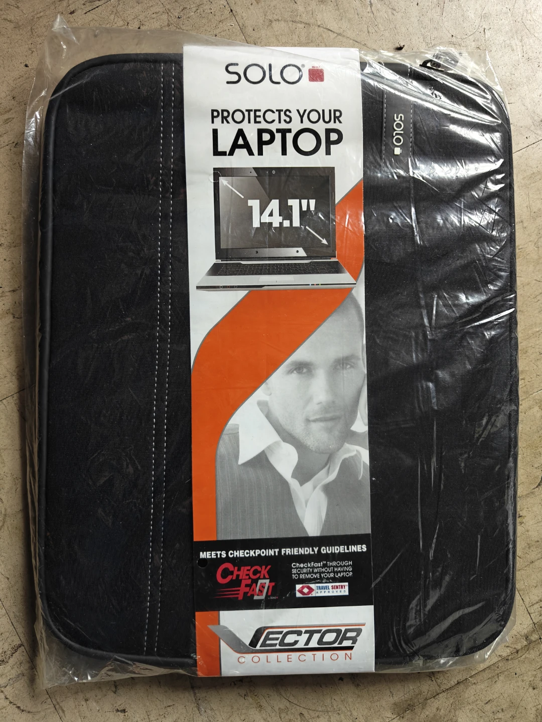 SOLO Protects Your Laptop Bag - 14.1" (brand new)