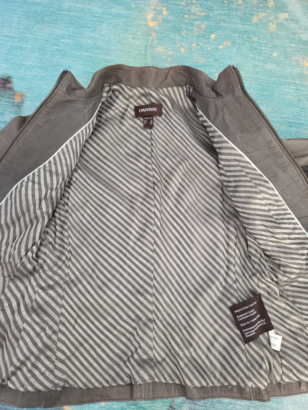 Danier Grey Leather Jacket - Size 3XS/3TP - photo 4