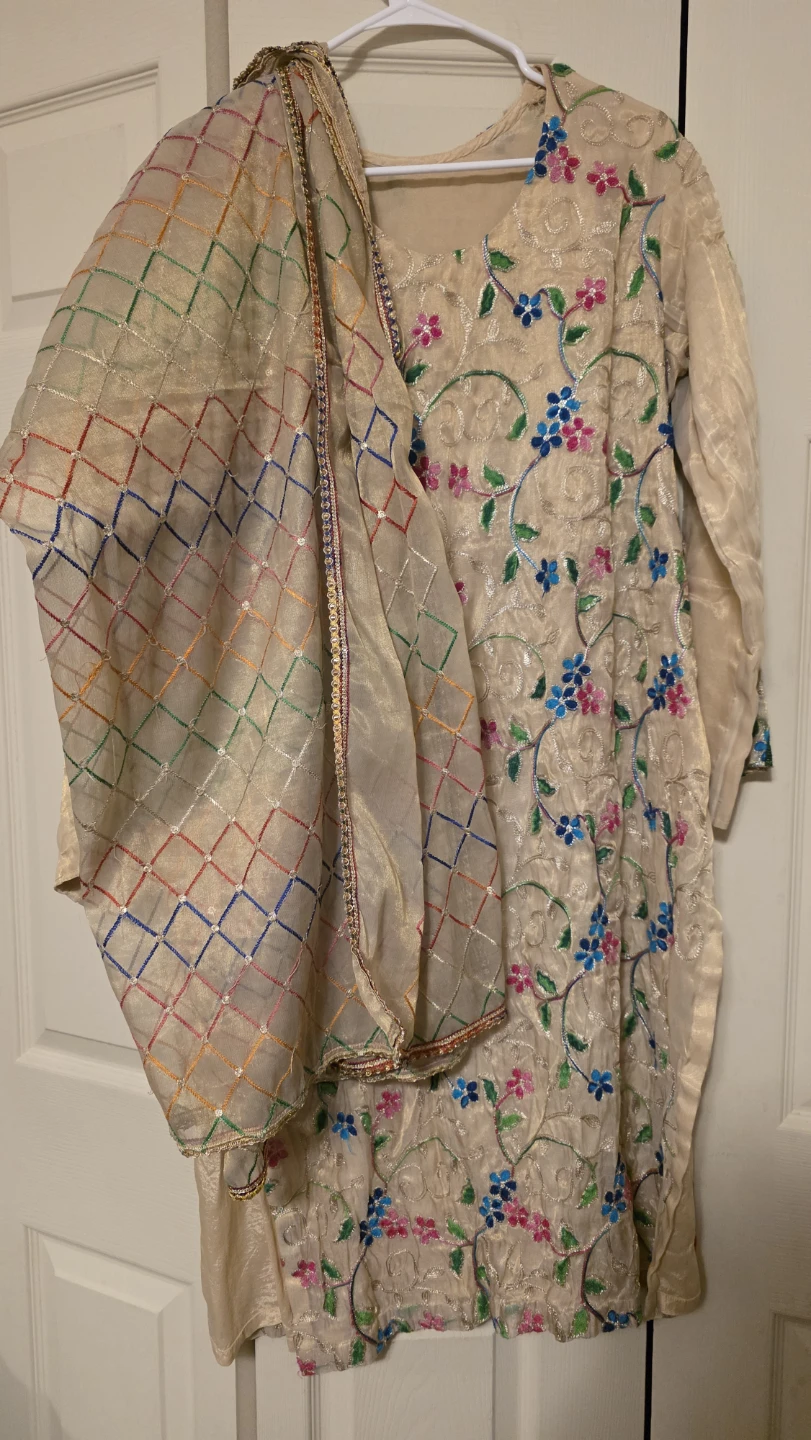 Women's Embroidered Kurti with Dupatta - photo 2