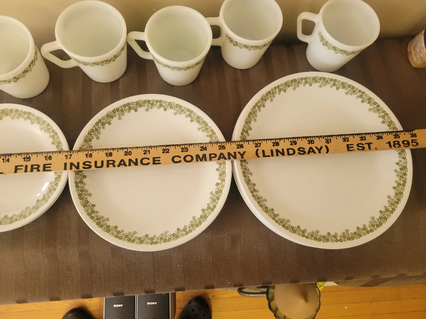 Corelle Livingware Green Leaf Pattern Plates and Mugs Set - photo 4