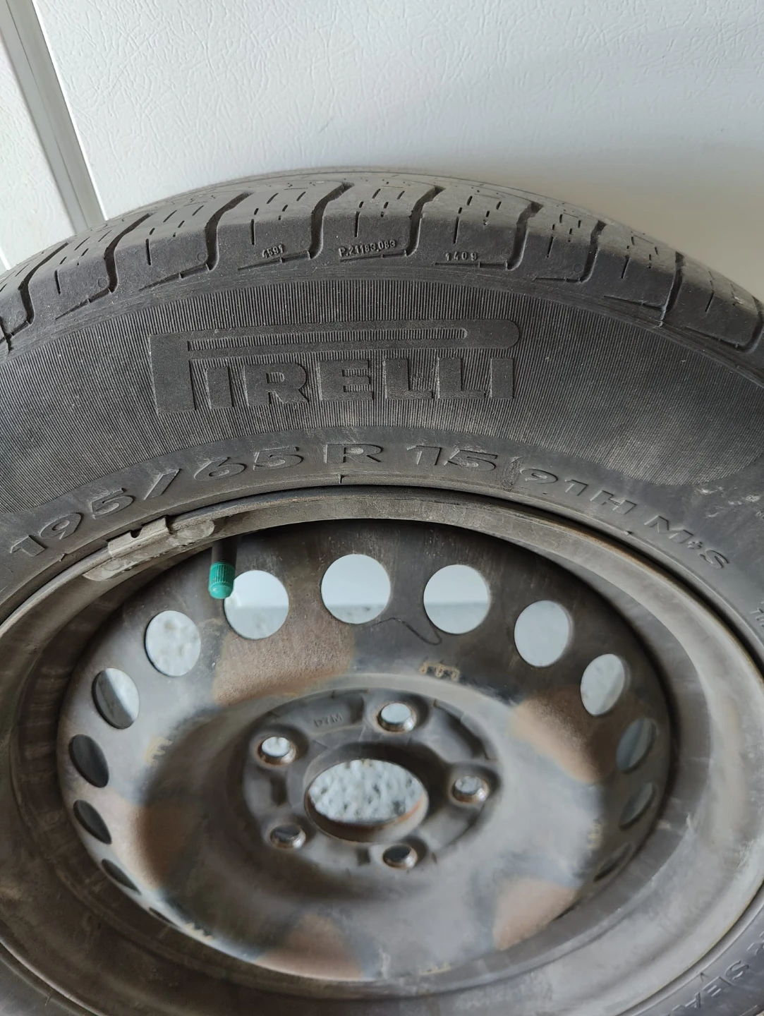Pirelli Four Seasons Tire 195/65R15 with Rims Honda Civic - photo 4