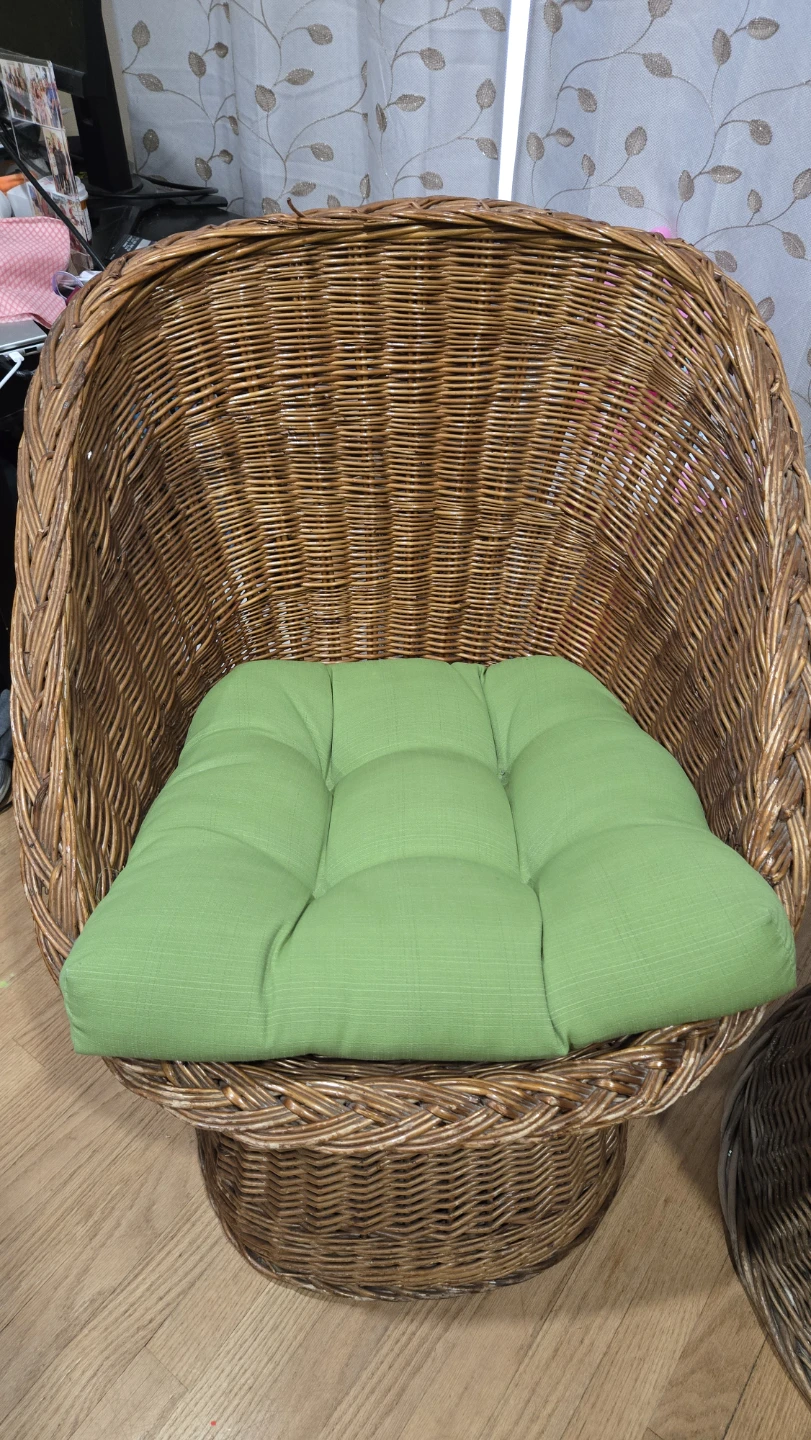 1960's Vintage Wicker Accent Chairs and Side Table Set - photo 2