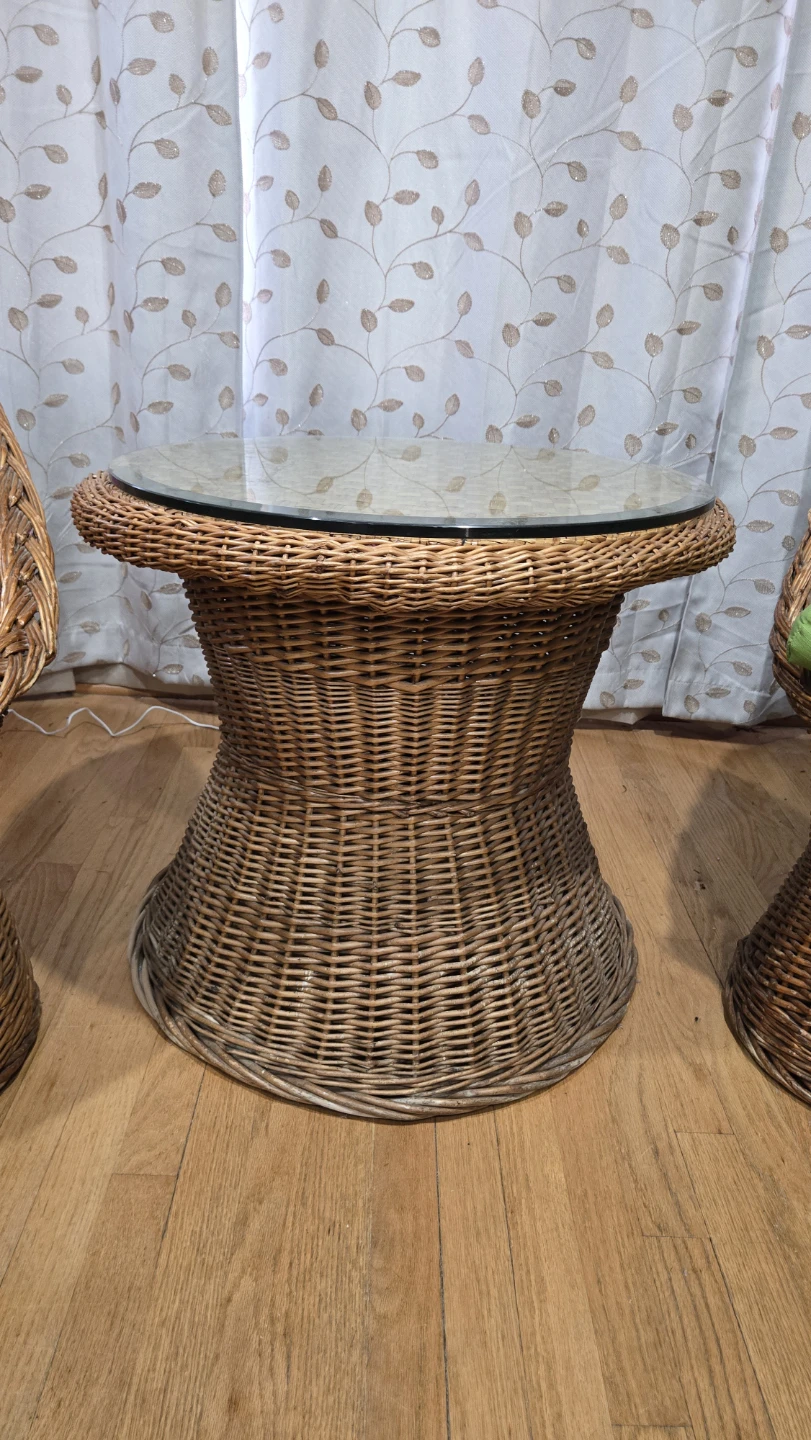 1960's Vintage Wicker Accent Chairs and Side Table Set - photo 4