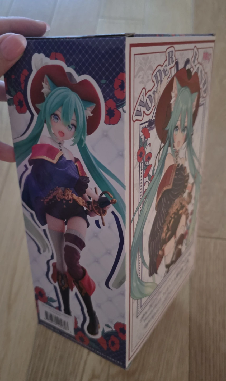 Hatsune Miku Wonderland Figure - photo 2