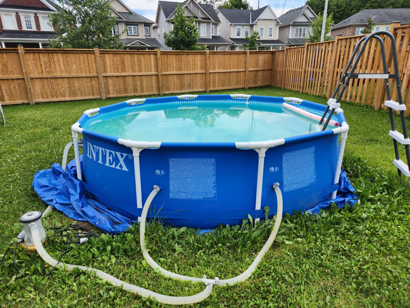 Intex Above Ground Swimming Pool with Ladder and Pump