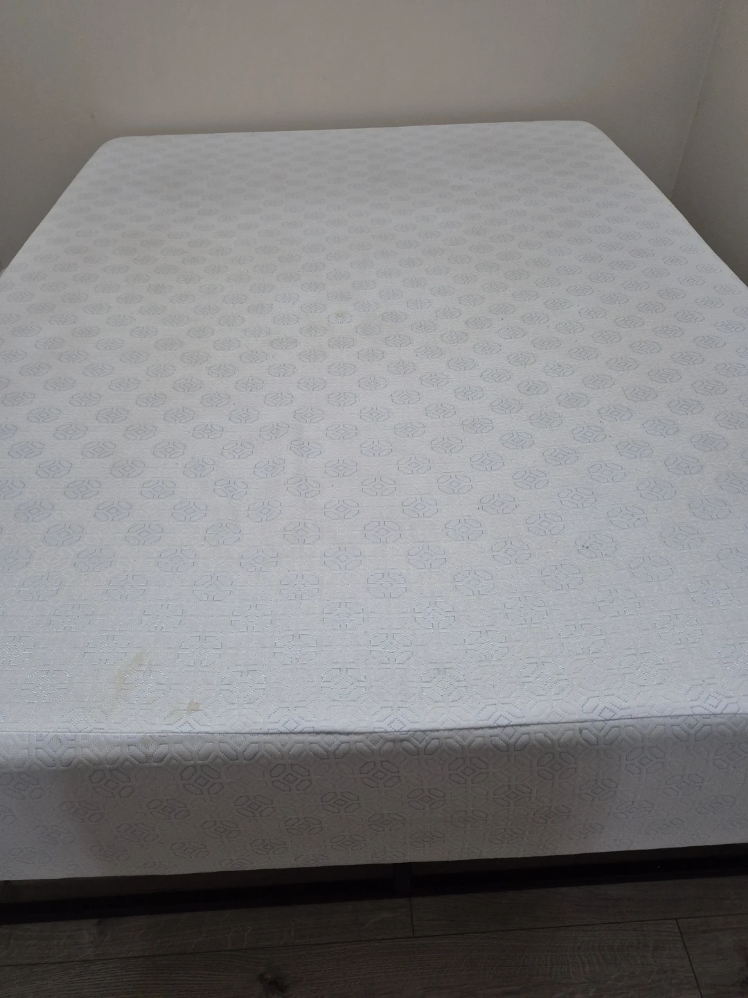 Queen Size Mattress Platform Bed Frame - photo 2