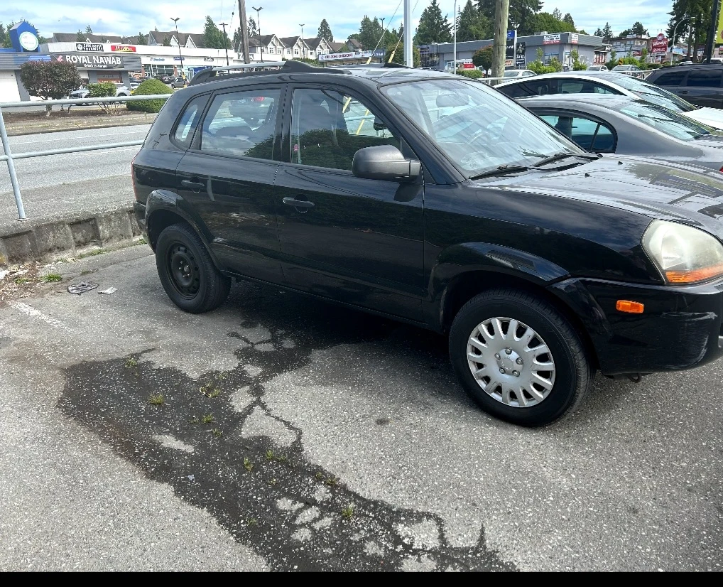 Black Hyundai Tucson SUV - photo 2