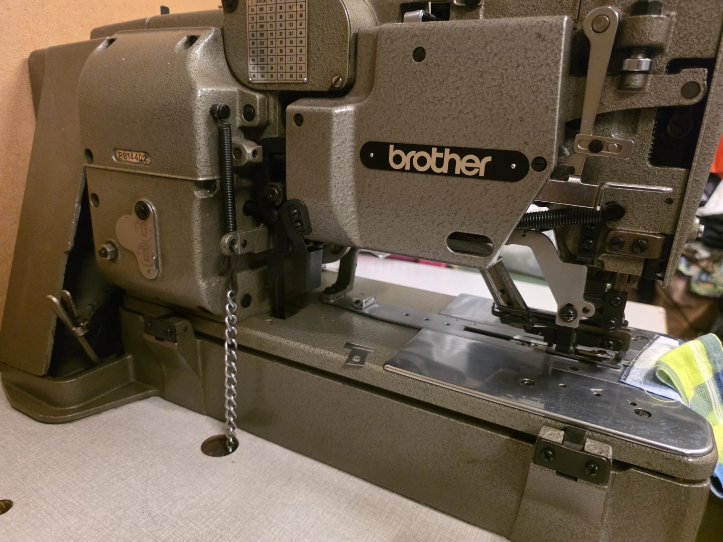 Commercial Button hole sewing machine - photo 2