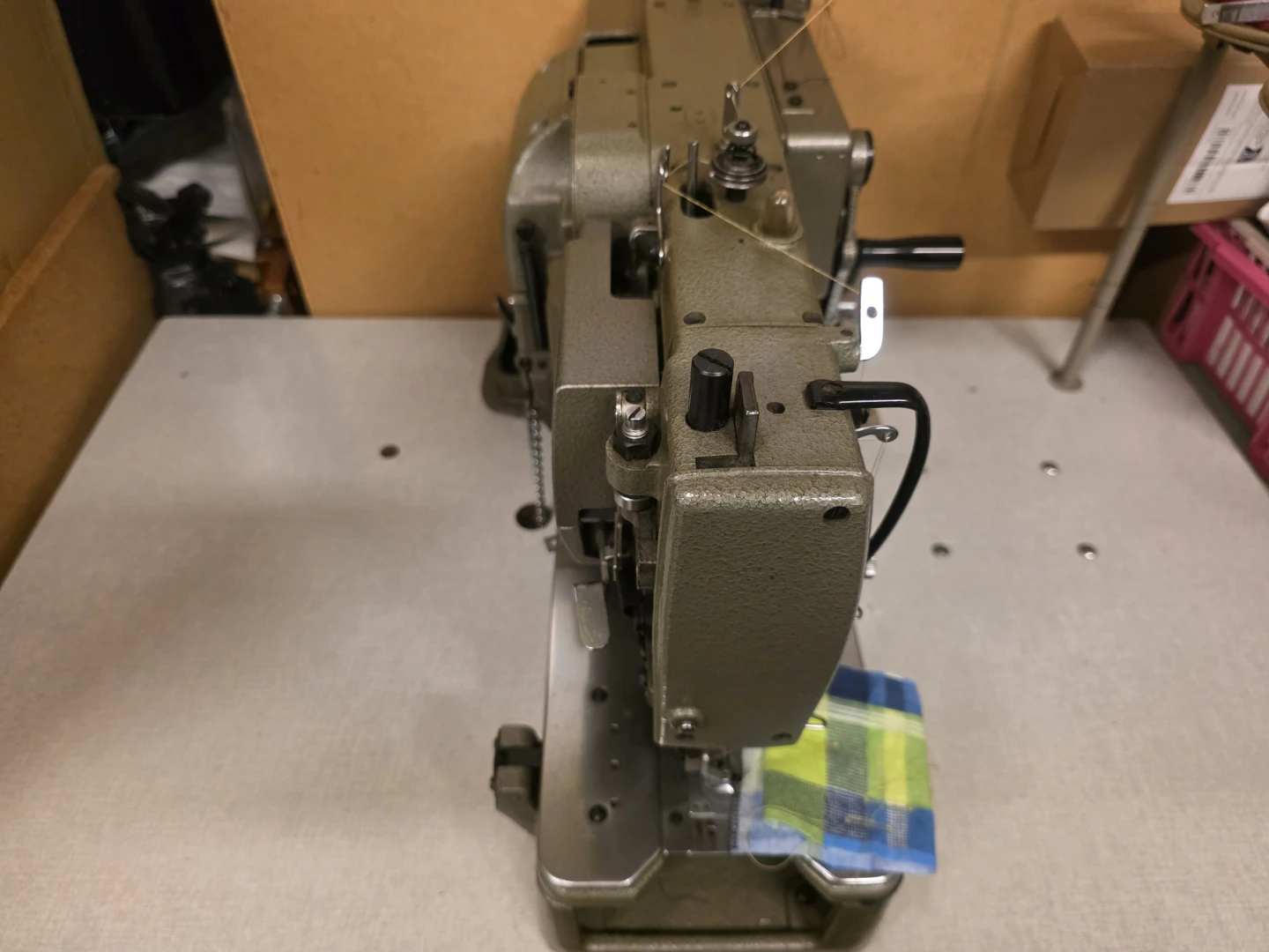Commercial Button hole sewing machine - photo 3