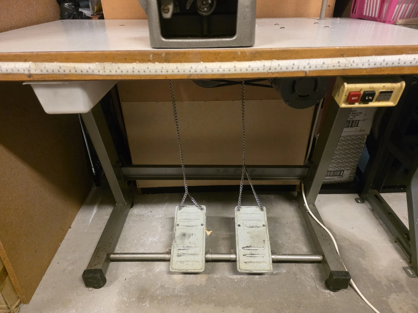 Commercial Button hole sewing machine - photo 4