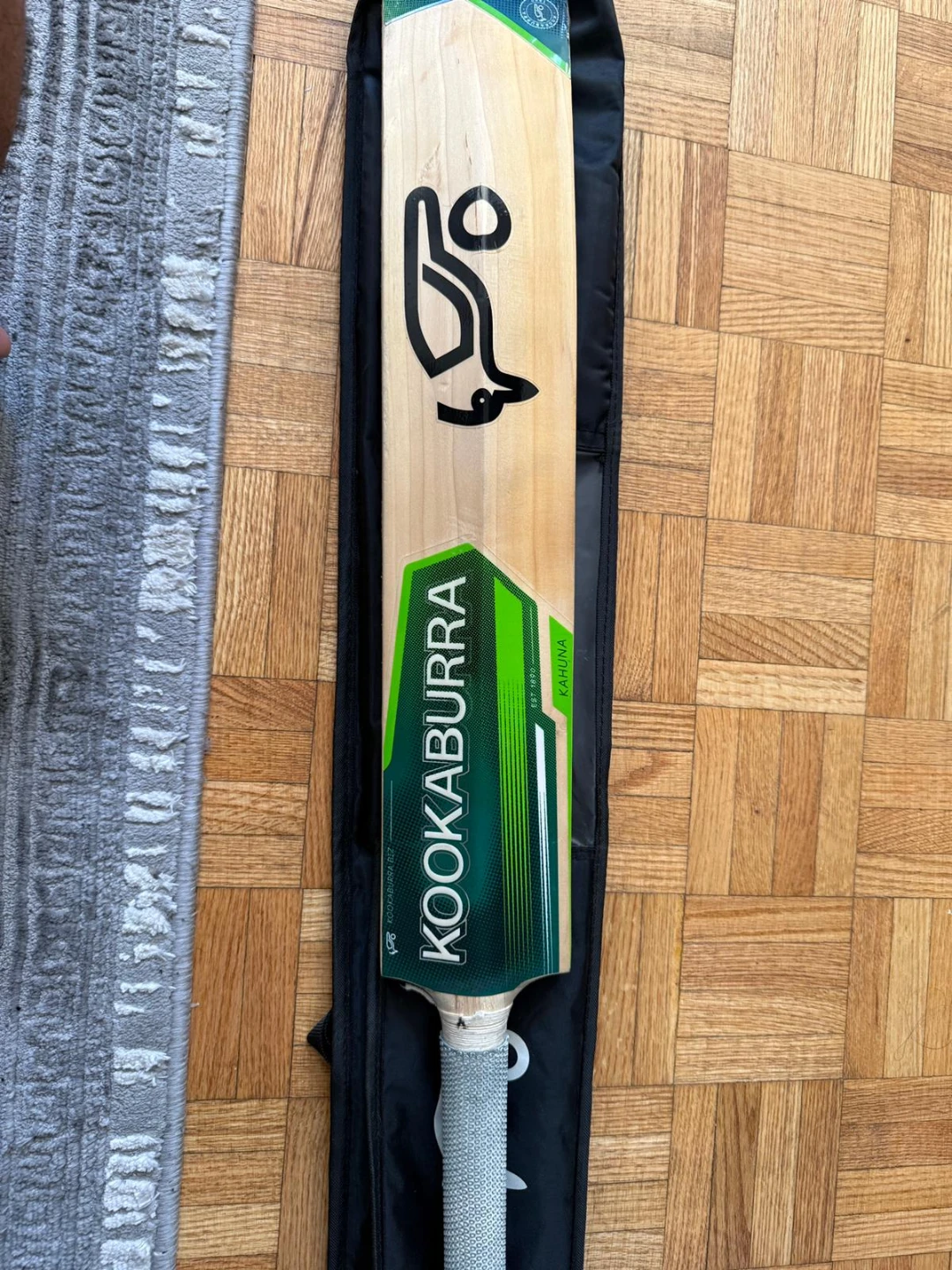Kookaburra Kahuna Cricket Bat