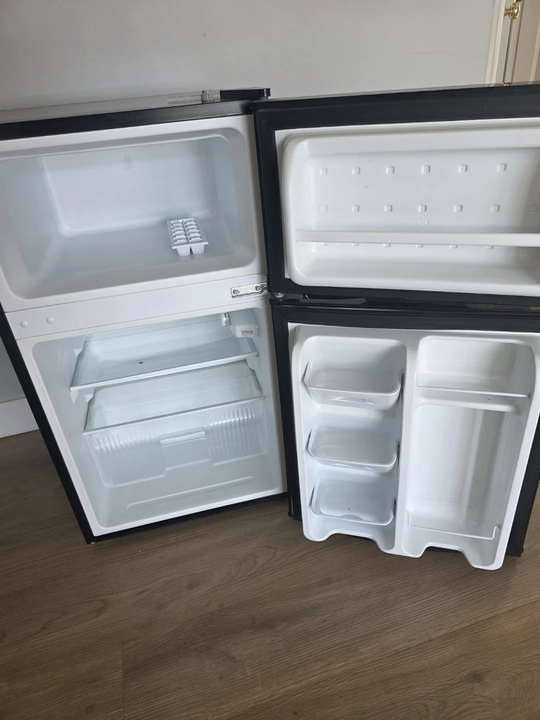 Master Chef Black Mini Fridge - photo 4