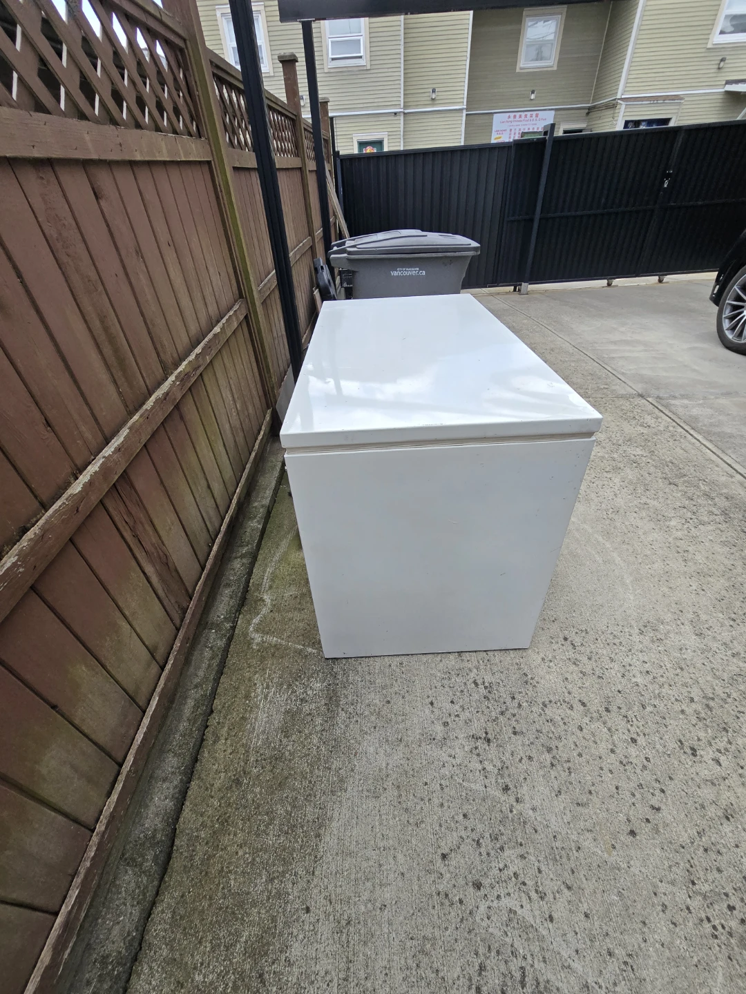 #FREE White Chest Freezer