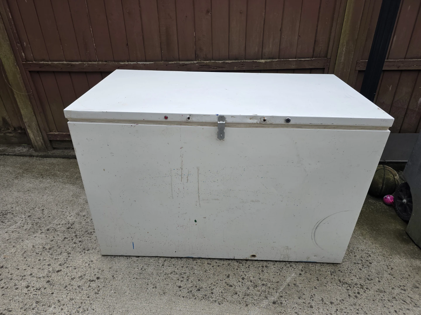 #FREE White Chest Freezer - photo 2