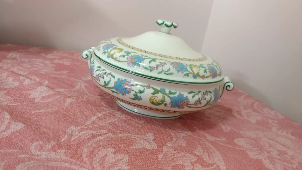 Tureen with lid
