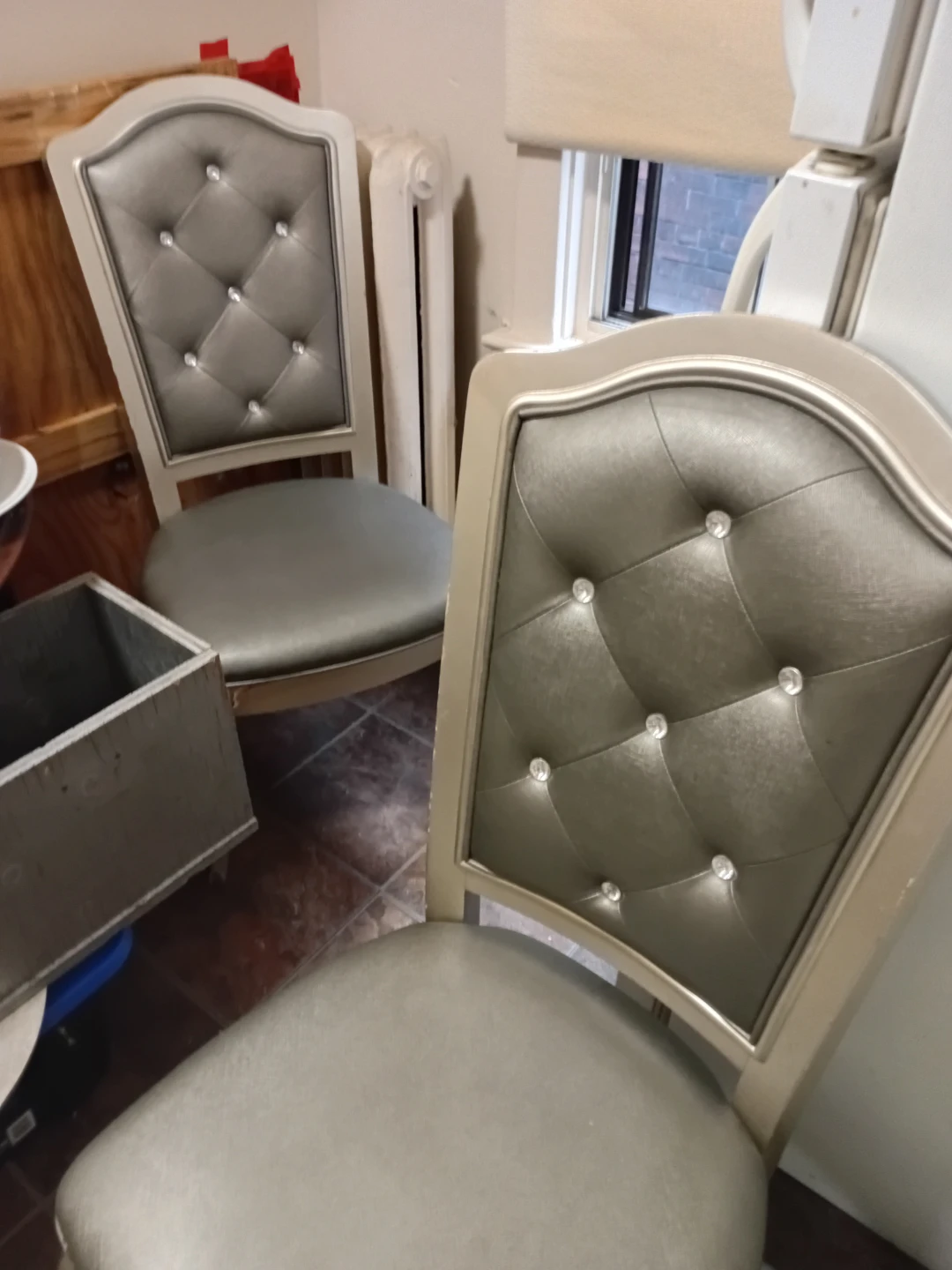Tufted Accent Chair - photo 3