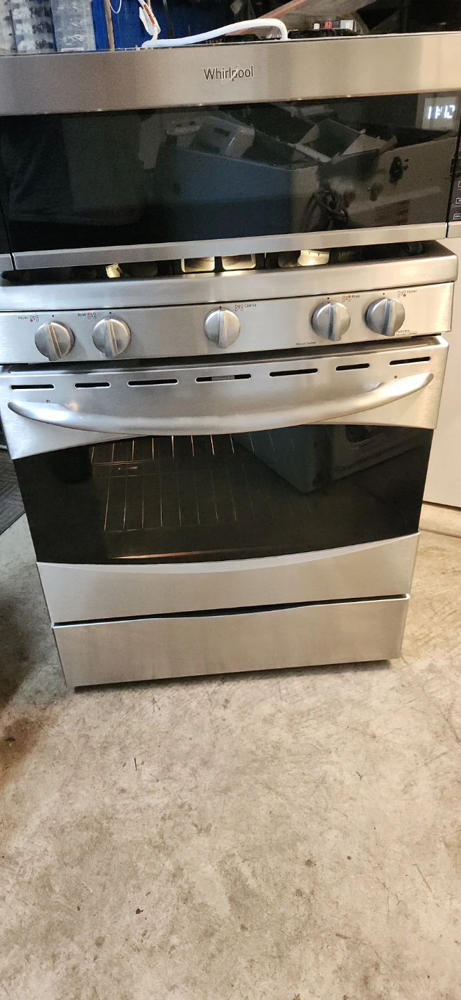 GE Stainless Steel Gas Range and whirlpool Microwave Oven Combo - photo 3