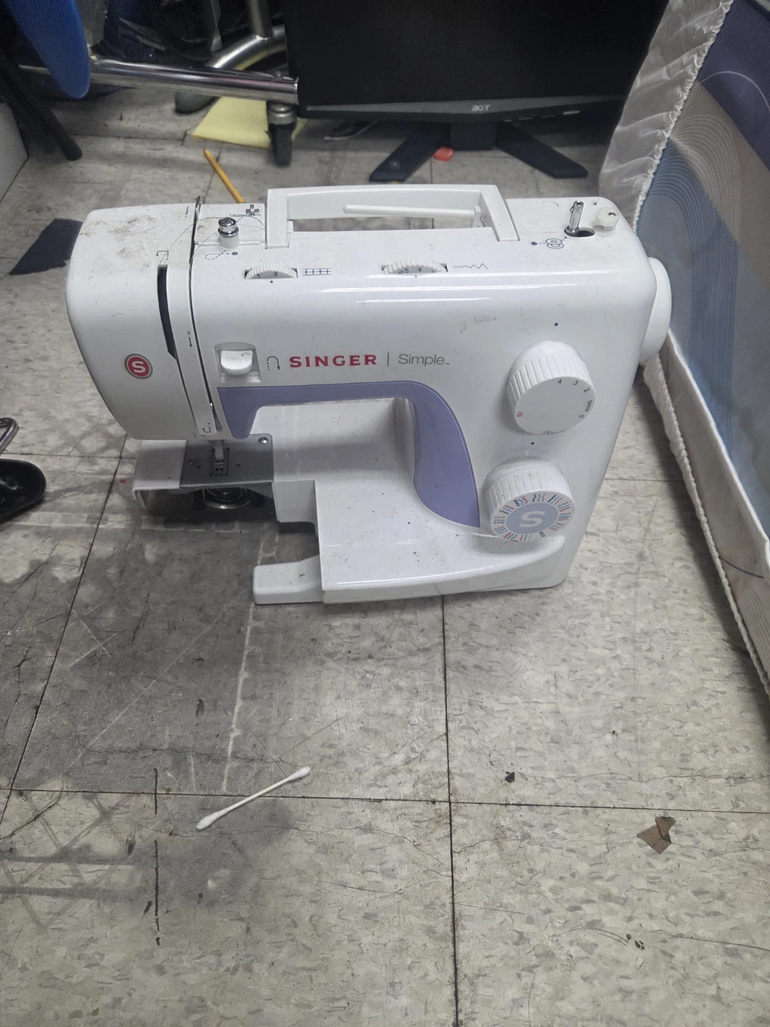 Singer Simple Sewing Machine