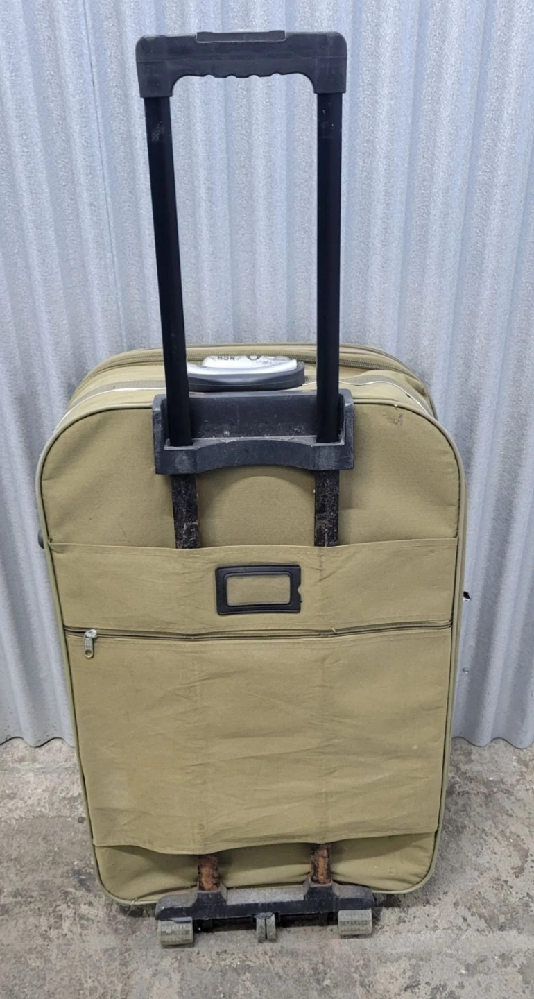 One way suitcase. Has some problems! - photo 2