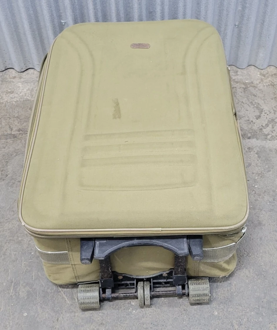 One way suitcase. Has some problems! - photo 3