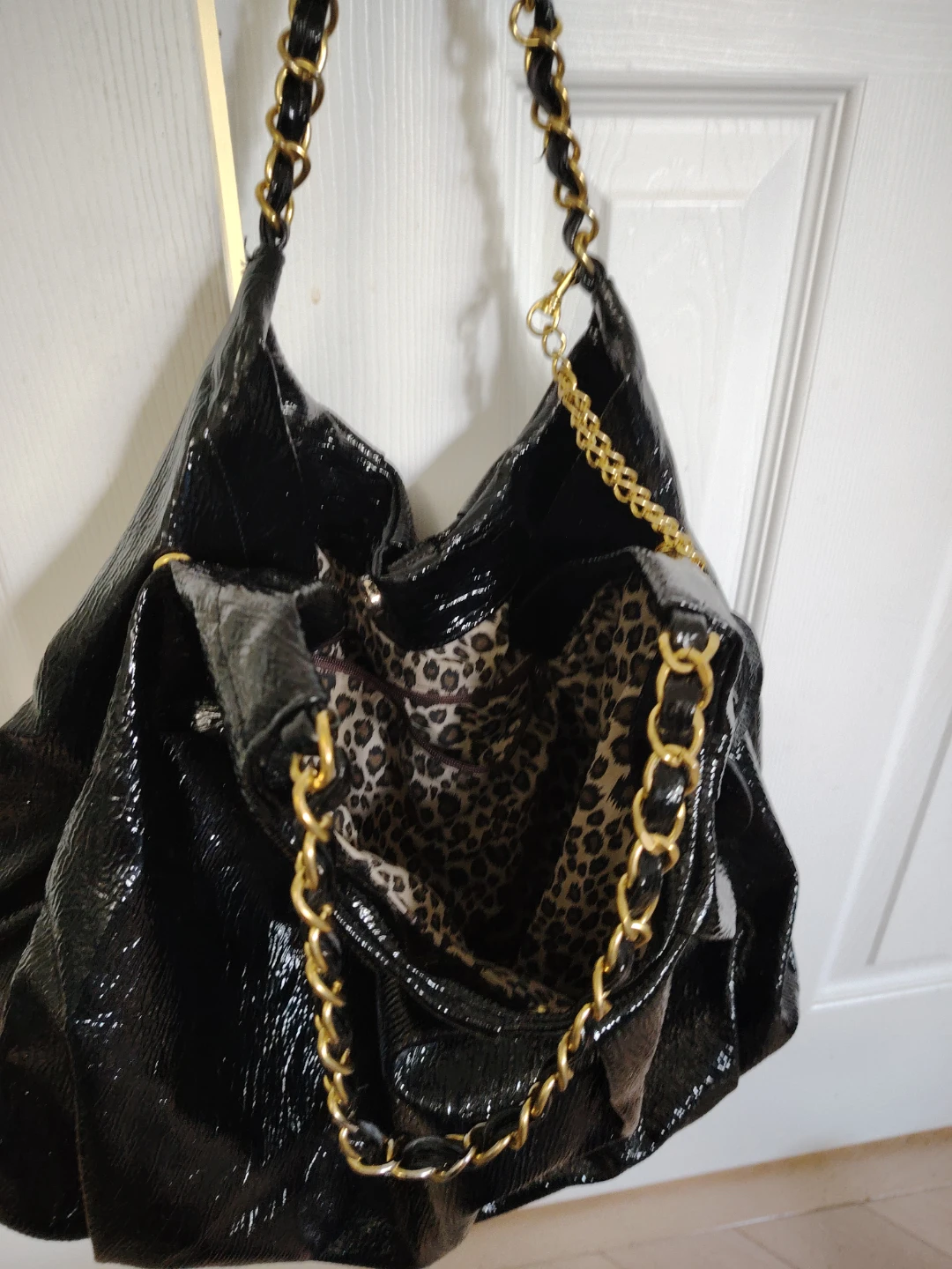 ⚽️Black Patent Leather Shoulder Bag with Gold Chain - photo 2